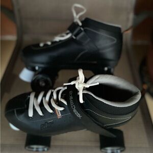 Black Roller Derby Skates